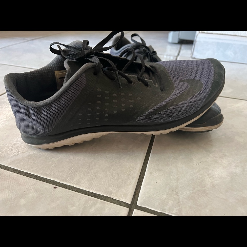 Nike mens shoe Navy Blue slightly worn size 10.5